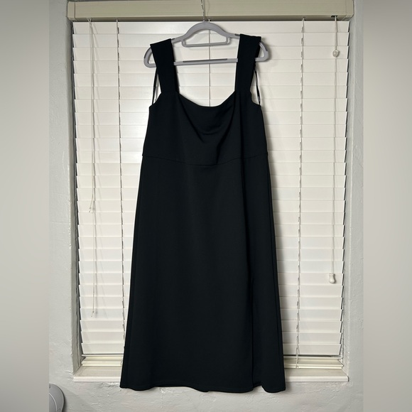 ELOQUII Sleeveless Black Dress With Slit - Picture 4 of 9